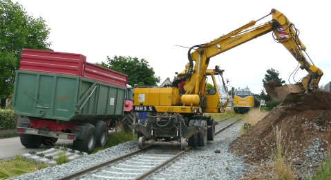 Bagger vor Weiche 1